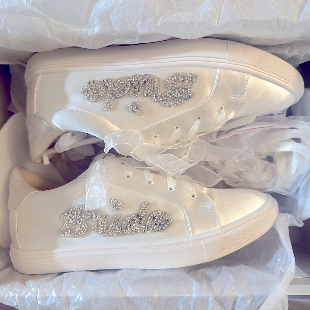 Bride sneakers Betsey Johnson
